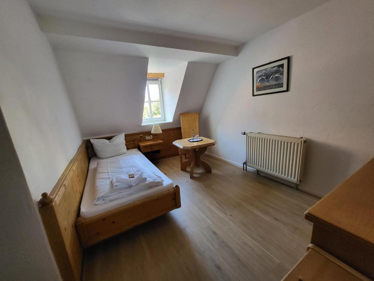 Historik Hotel Ochsen Tamm Buitenkant foto